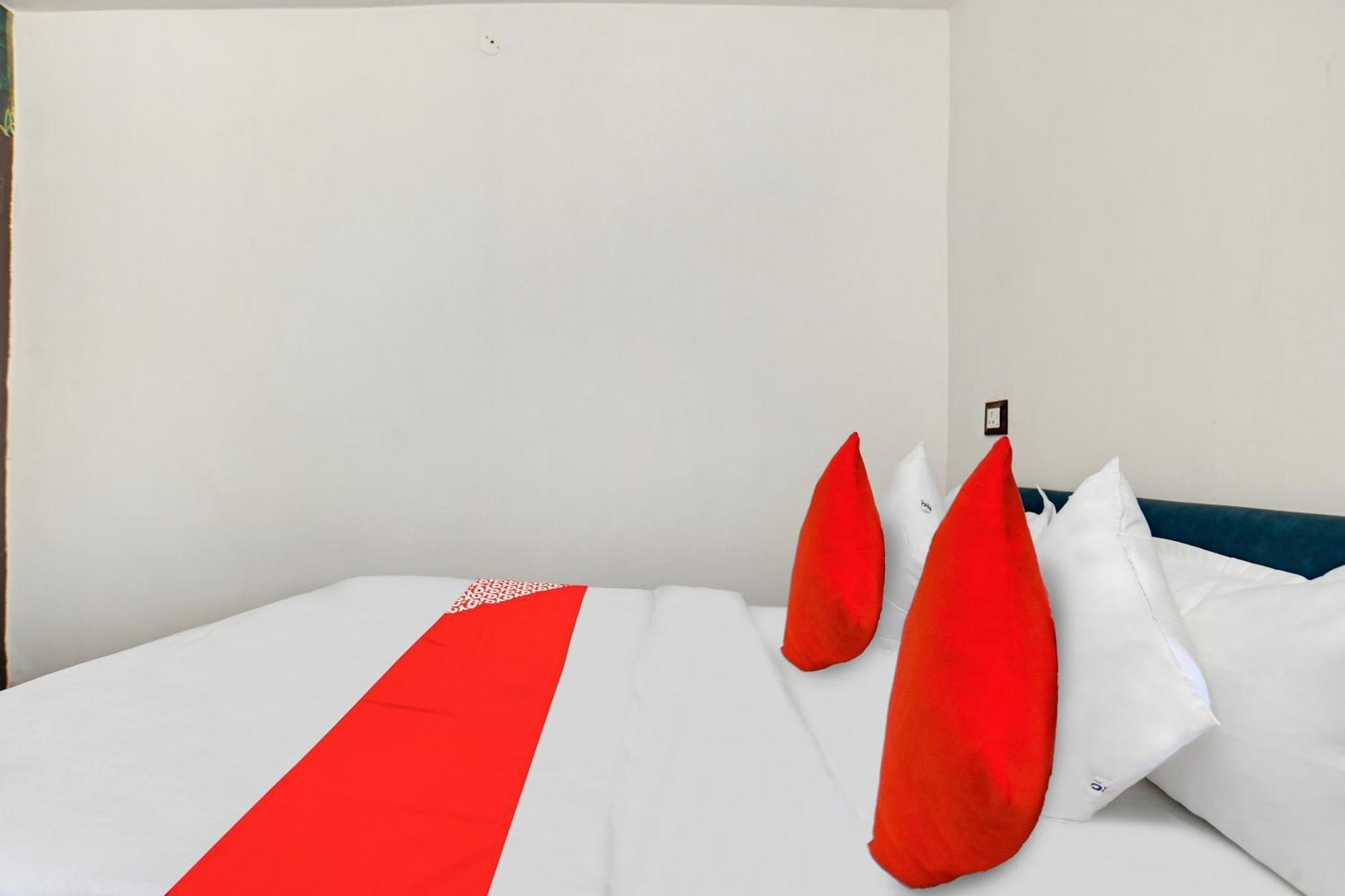 Oyo Flagship Hotel Shree United Indaur Kültér fotó