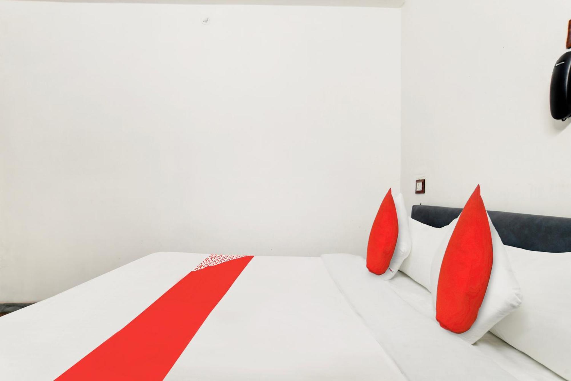 Oyo Flagship Hotel Shree United Indaur Kültér fotó