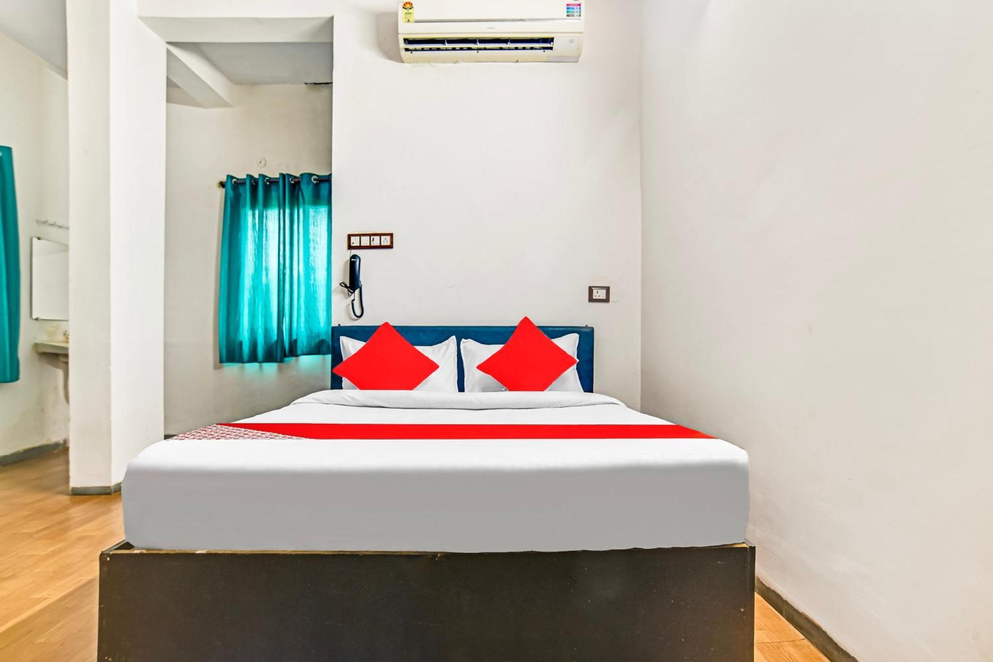 Oyo Flagship Hotel Shree United Indaur Kültér fotó