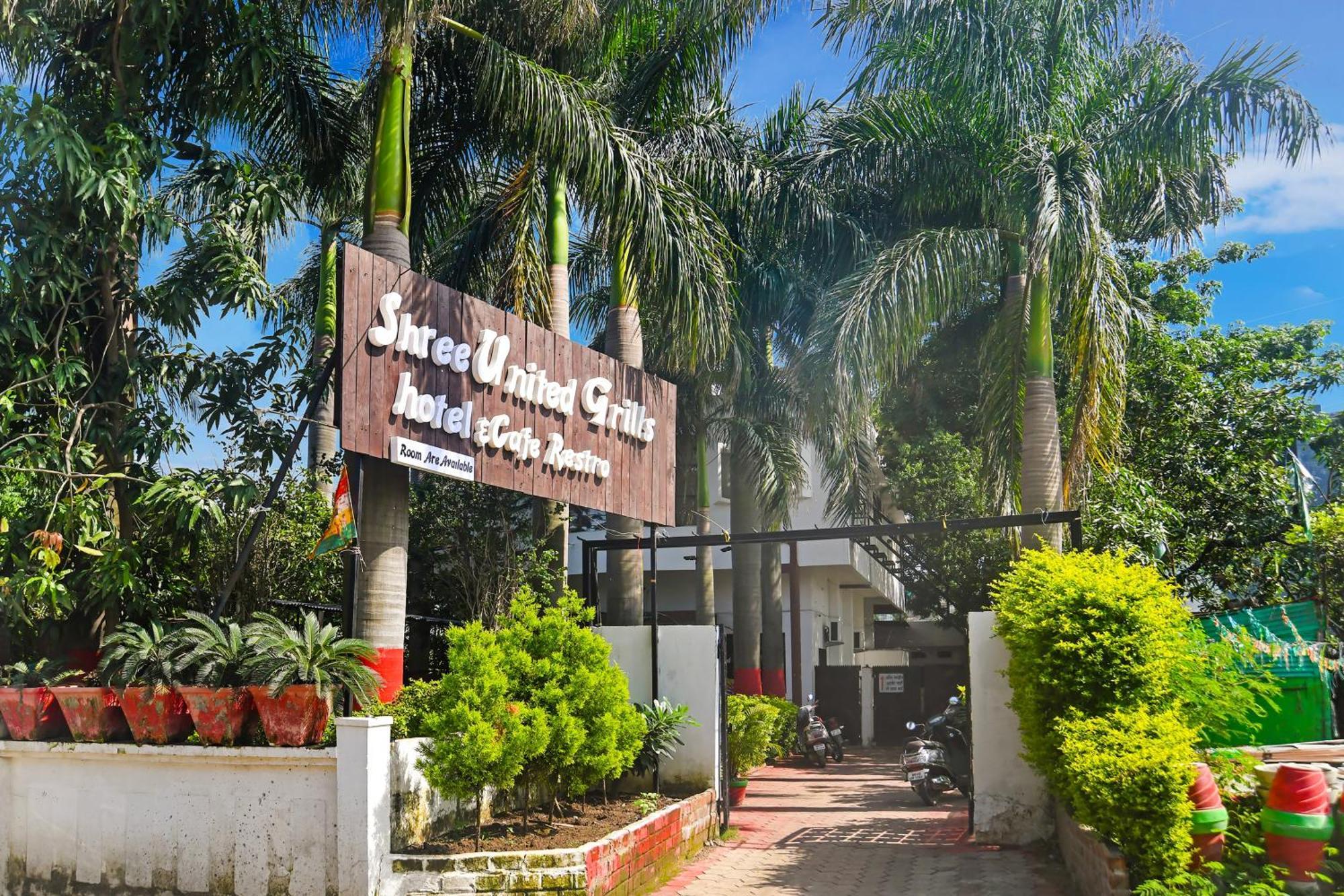 Oyo Flagship Hotel Shree United Indaur Kültér fotó